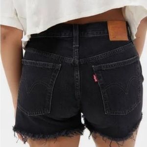 black levi shorts